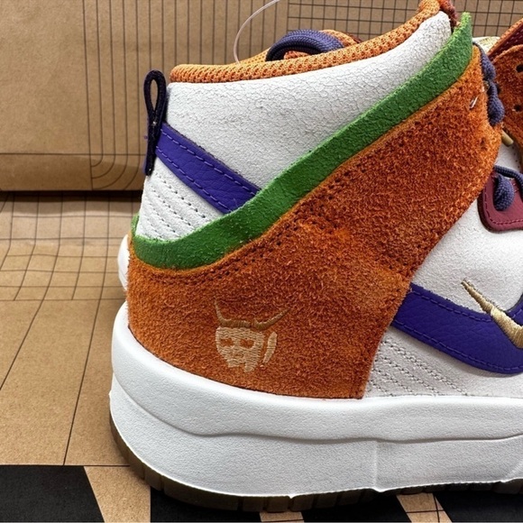 W NIKE DUNK HI SAIL/CANYON PURPLE - Picture 13 of 15